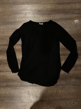 Three Dots Black Long-Sleeve Scoop Neck Top